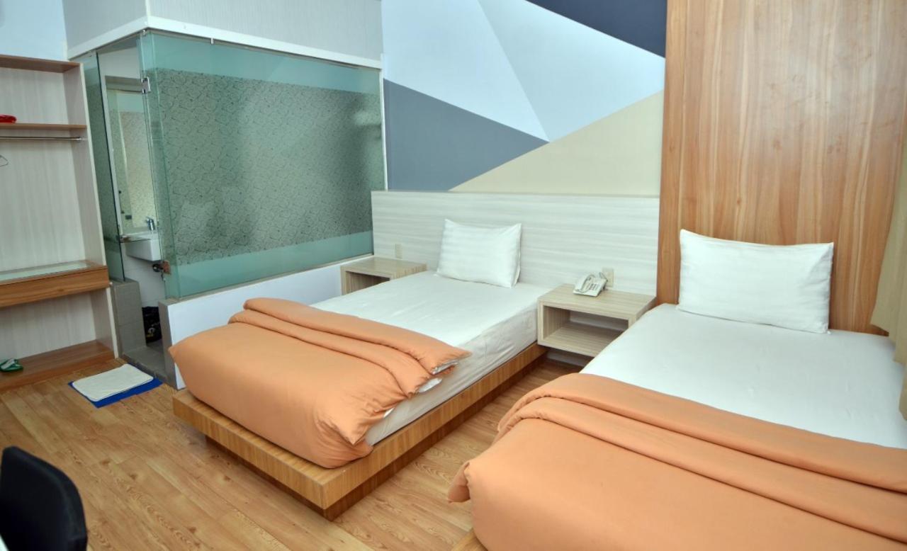 Hip Hope Hotel Banda Aceh Exterior foto